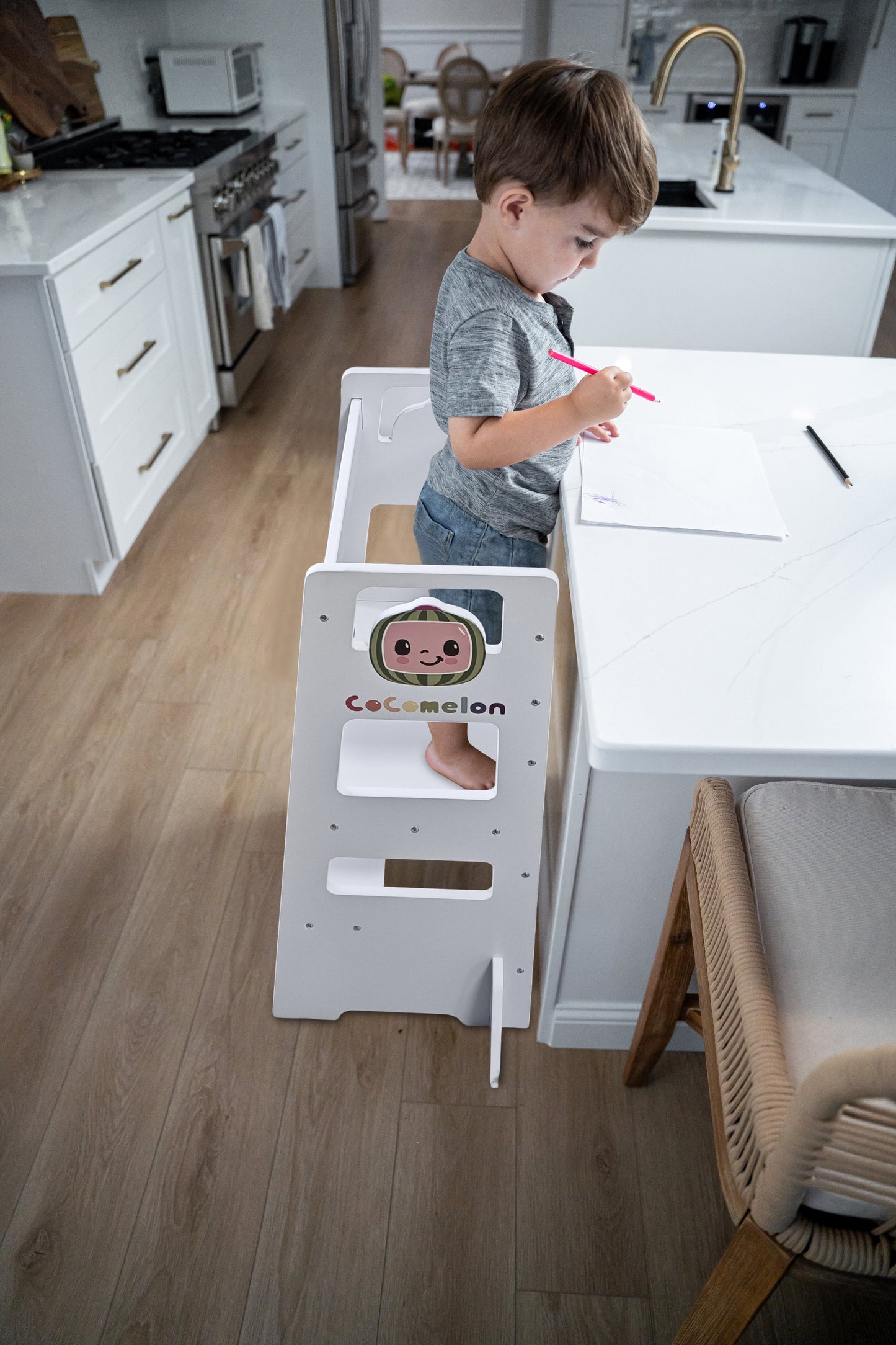Datum Cocomelon - 3 in 1 Küchenturm, Stiefhocker und Tafel