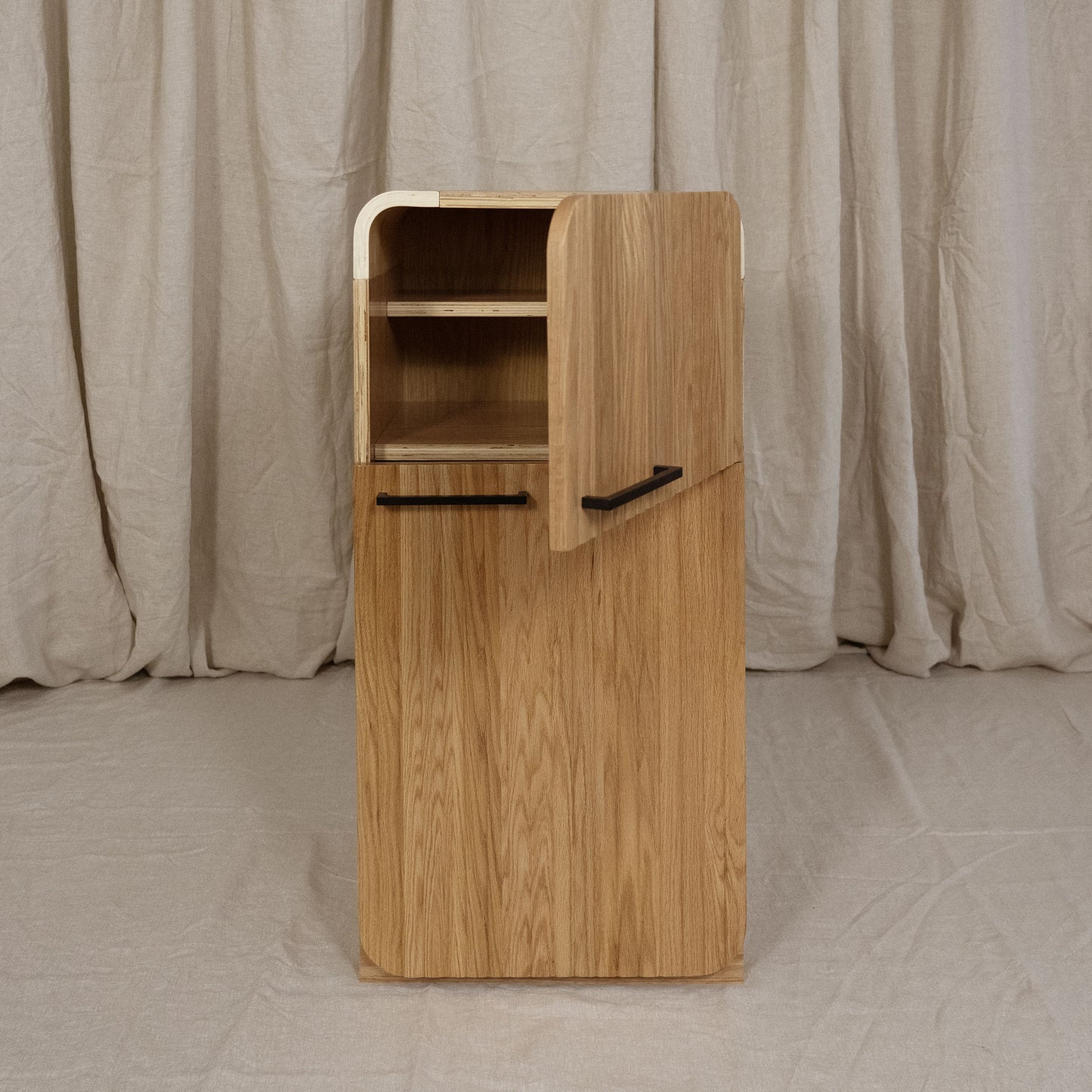 Oak Fluted Play Fridge – Montessori Wooden Toy Refrigerator