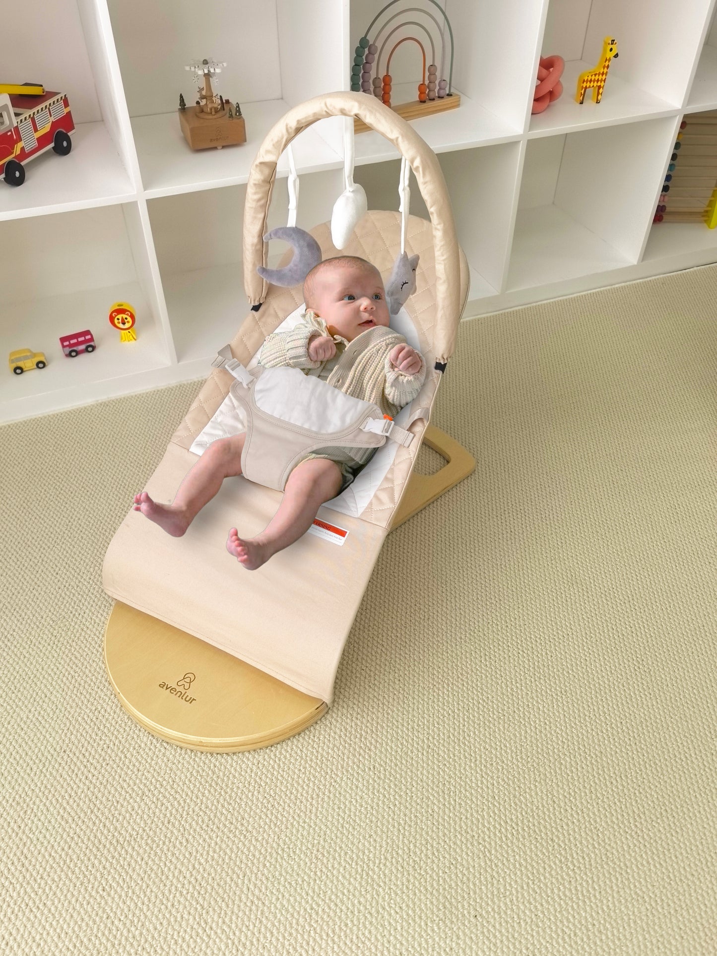 Transat pour bébé Avenlur Fir – Transat pliable en bois avec arche de jeu