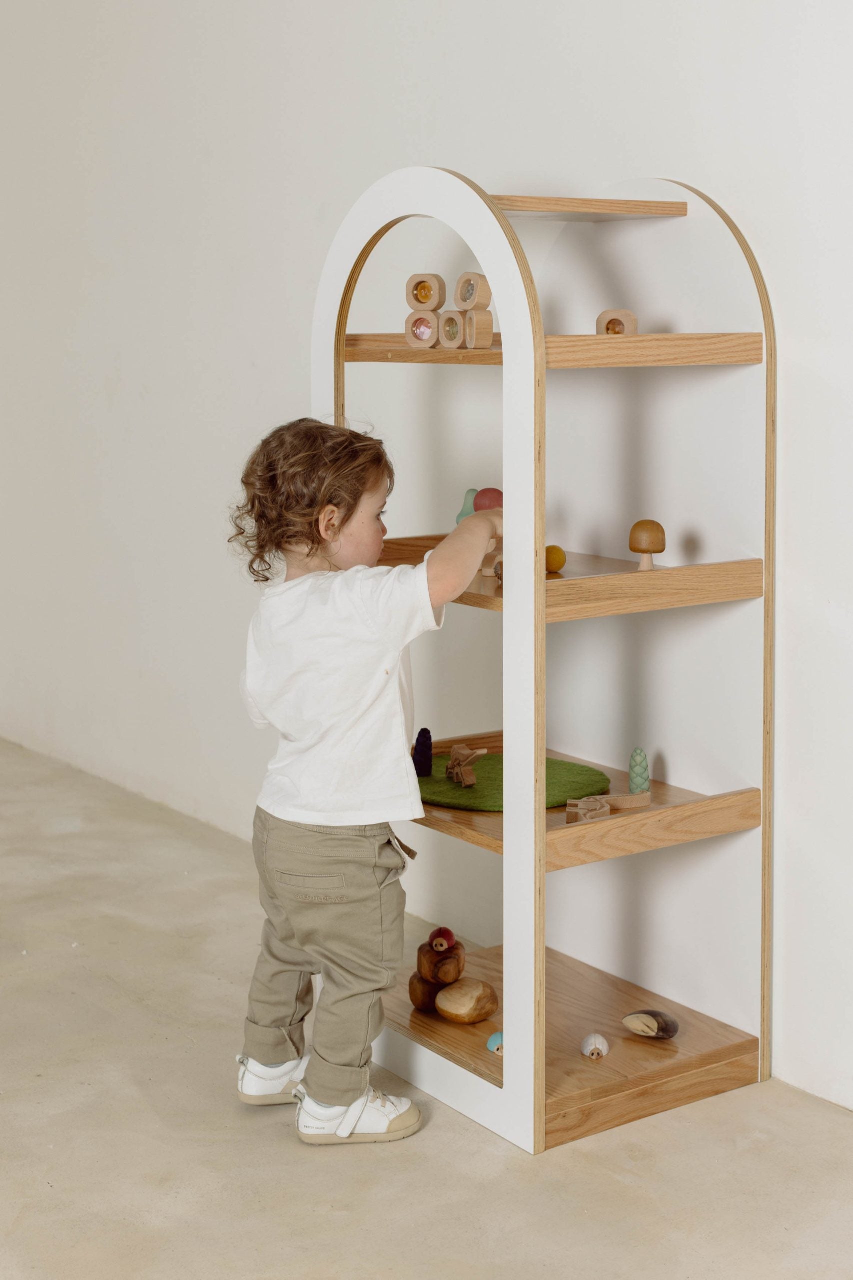 Arched Shelf (White + Natural) – 4-Tier Open Storage