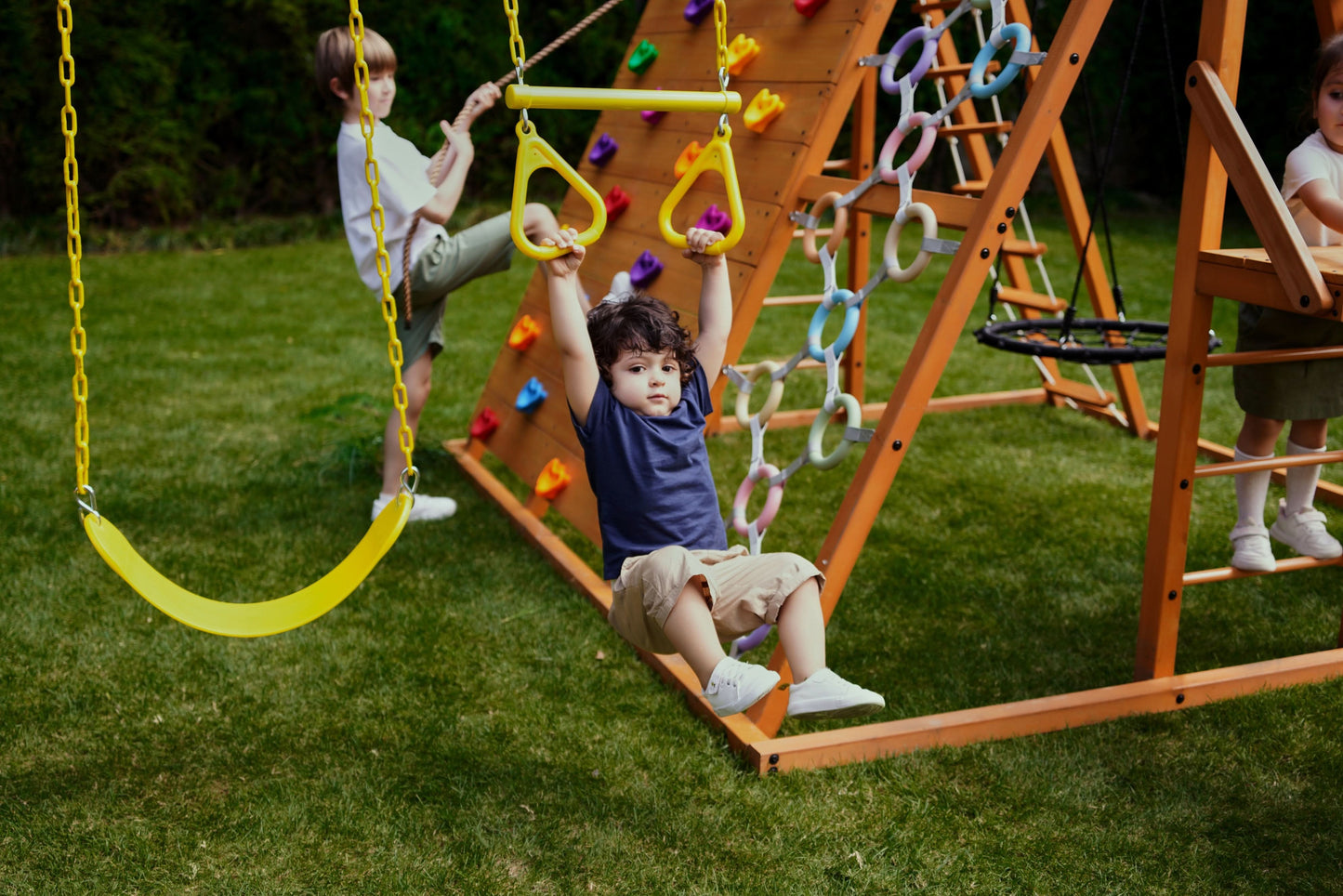 Sycamore - Ultimatives Klettergerüst für den Garten mit 2 Schaukeln und Trapezstange