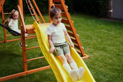 Sycamore - Backyard Ultimate Climbing Set with 2 Swings And Trapeze Bar.