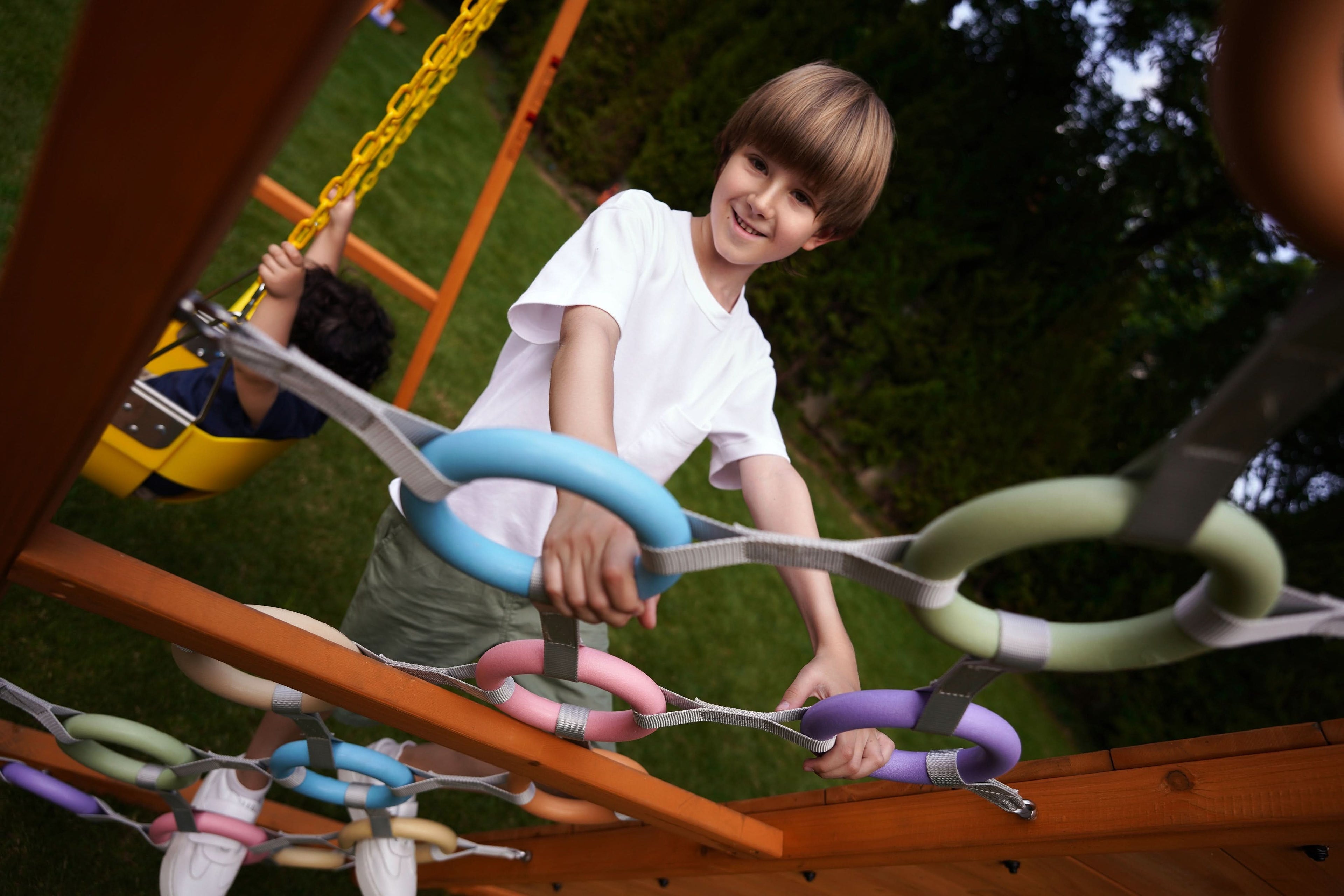 Sycamore Backyard Climbing Set – 2 Swings, Trapeze Bar & Outdoor Fun