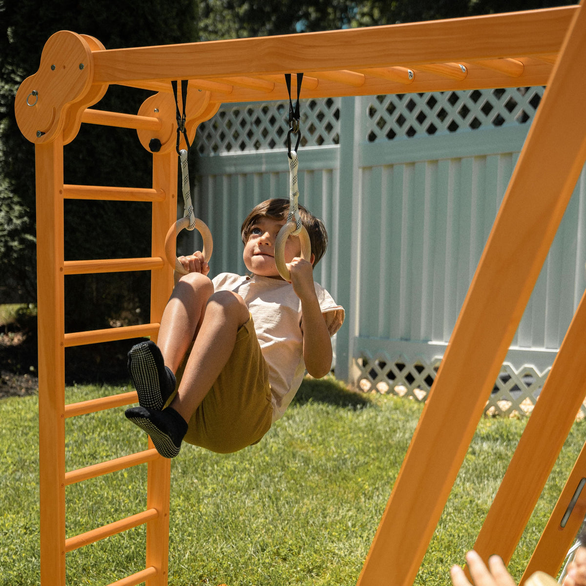 Side view of the Avenlur Chestnut jungle gym