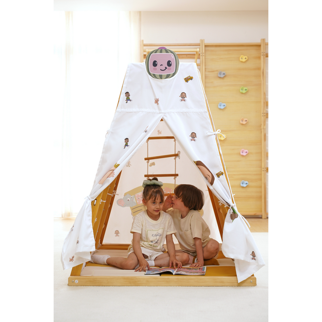 Kids playing inside the CoComelon tent on the Avenlur Magnolia