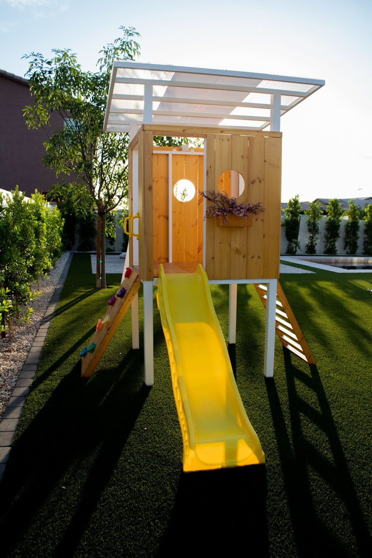 Avenlur Forest swing set in pre-stained pine