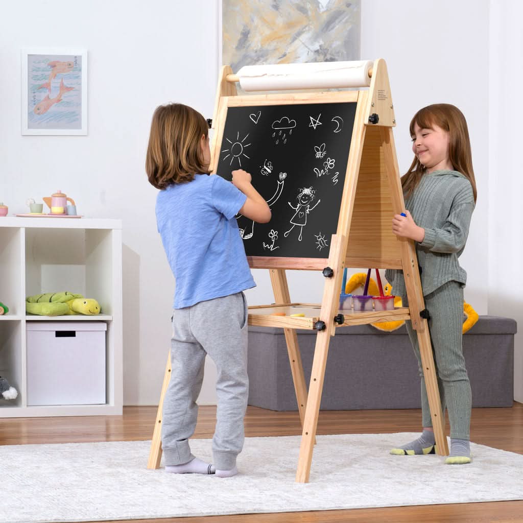 Toddler drawing at the Avenlur kids art easel
