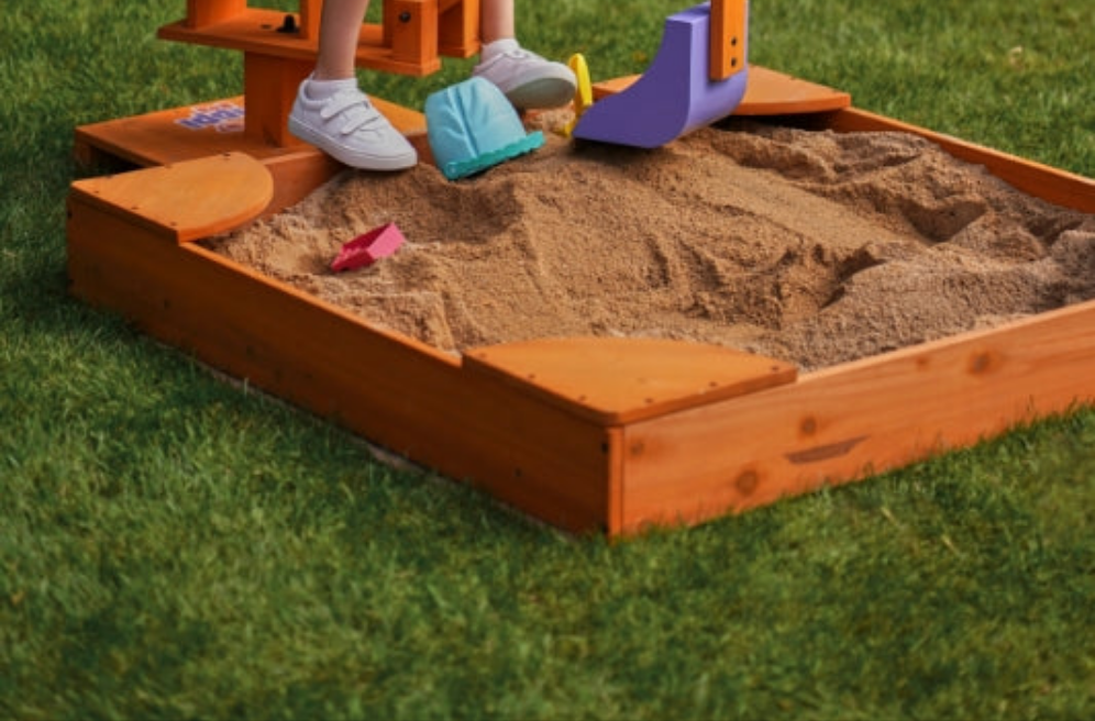 Avenlur kids sandbox with the Avenlur excavator for digging play