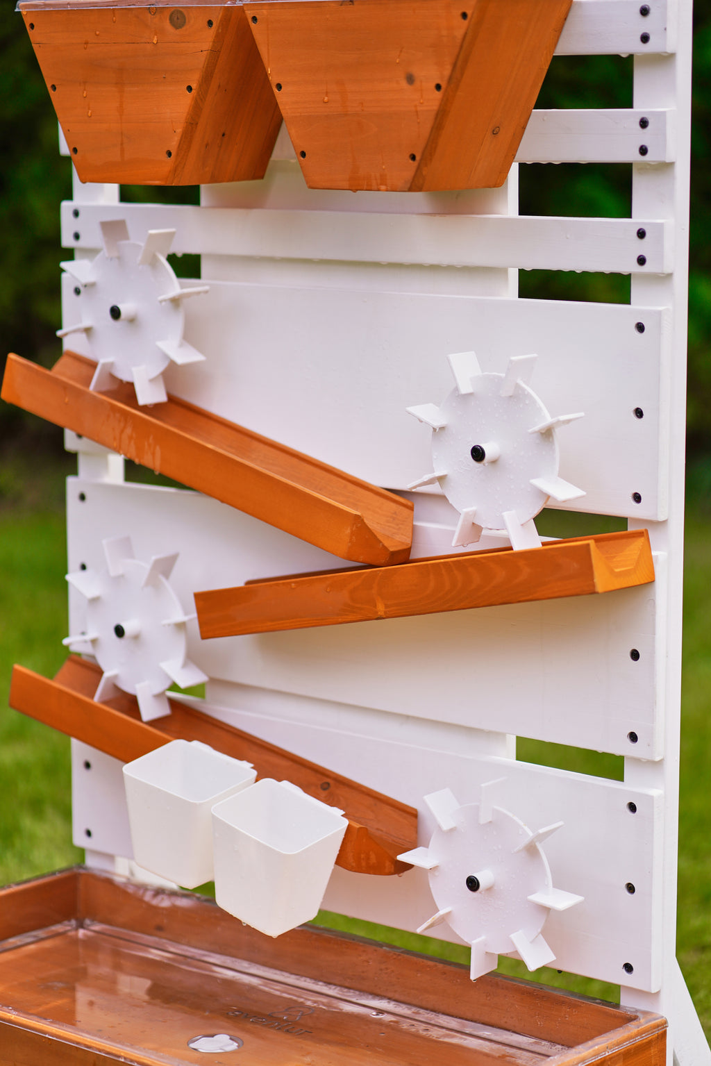 Avenlur kids sensory play table in the yard
