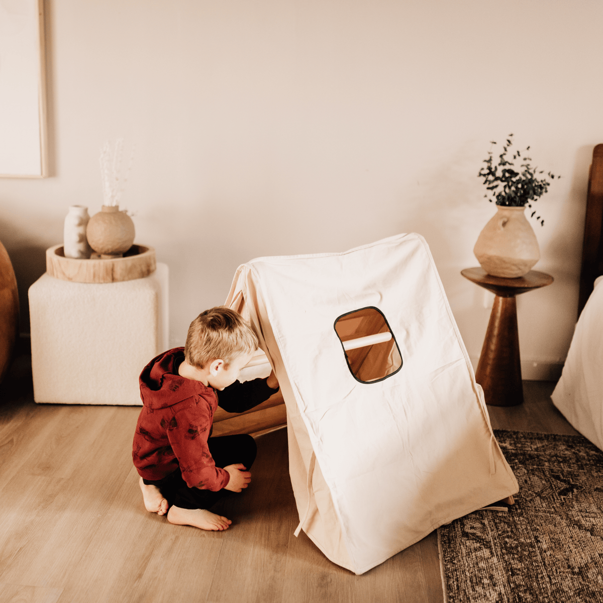 Avenlur Pikler tent cover turning the triangle into a hideaway