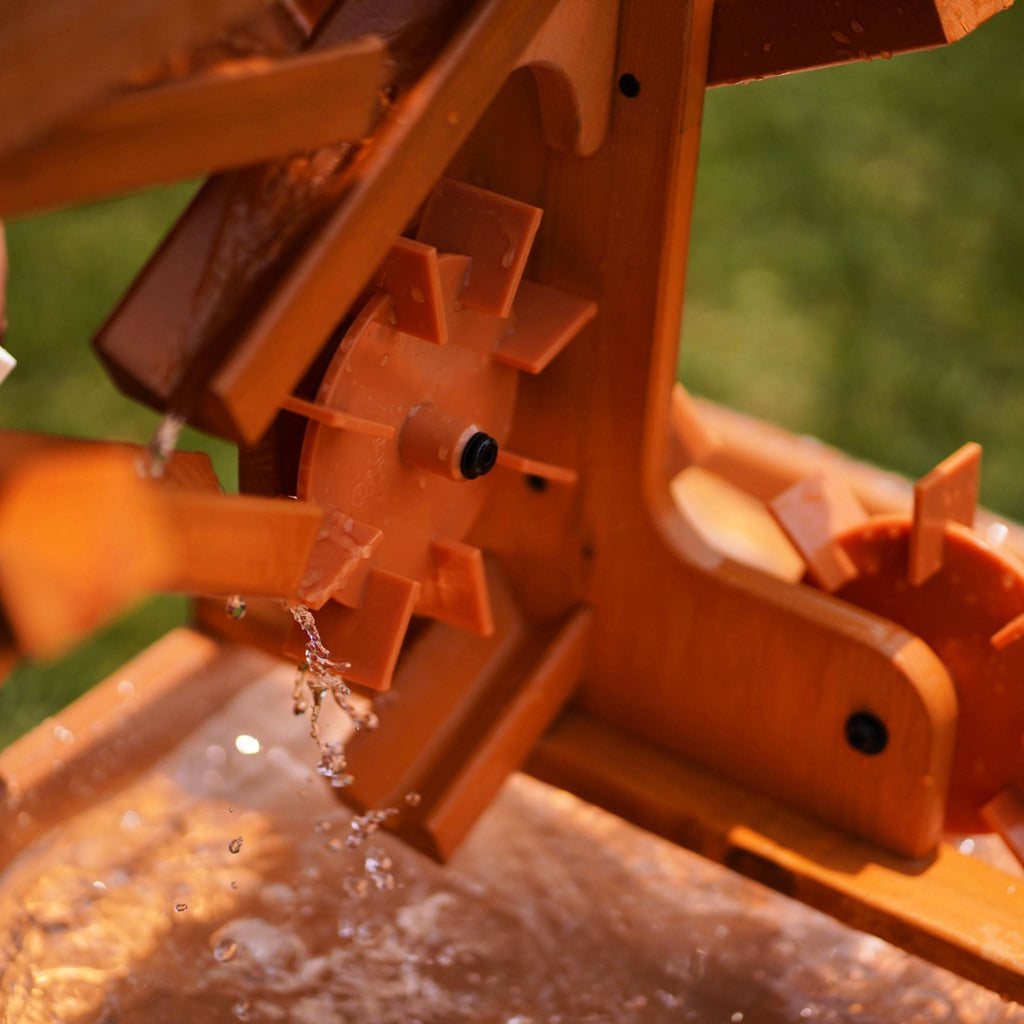 Avenlur small wooden water table set up outdoors