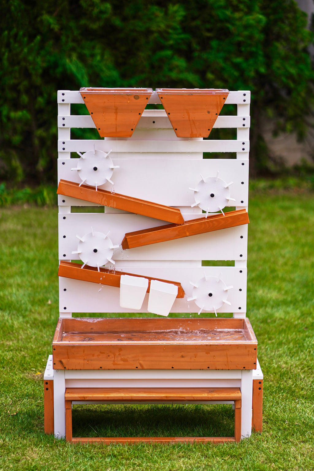 Close up of the Avenlur water table bins and wooden frame