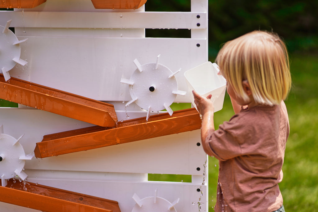 Two kids sharing the Avenlur large wooden water table