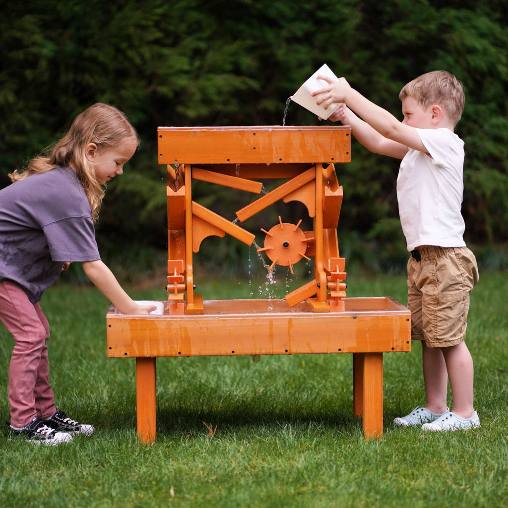 Kids playing together at the Avenlur wooden water table