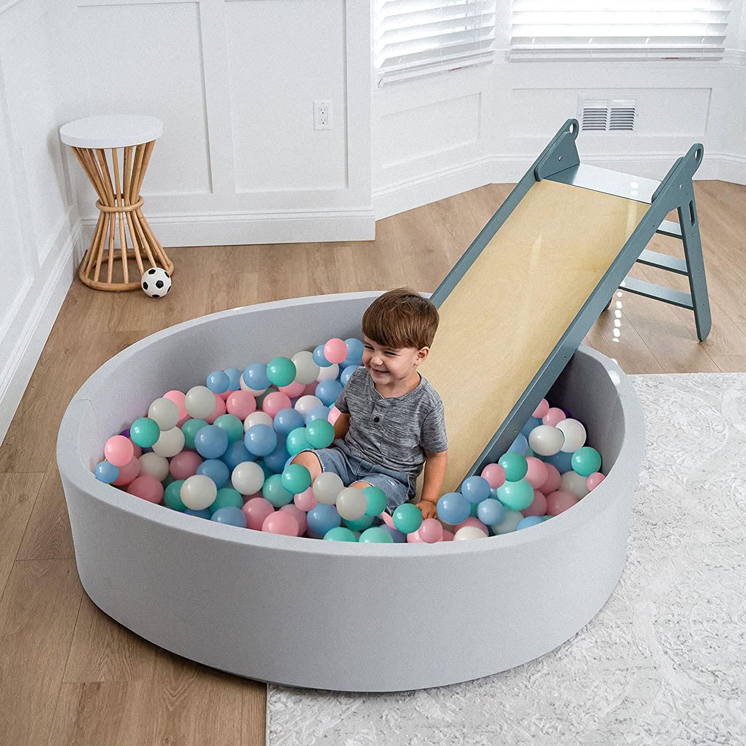 Large Foam Ball Pit with 400 Balls - Climber Not Included.