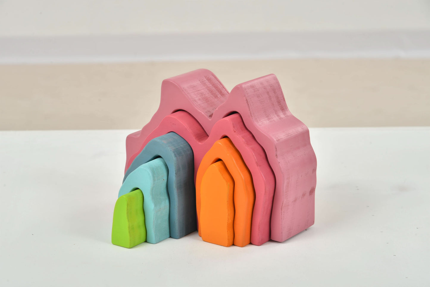 Blocs de puzzle empilables en bois en forme de montagne arc-en-ciel