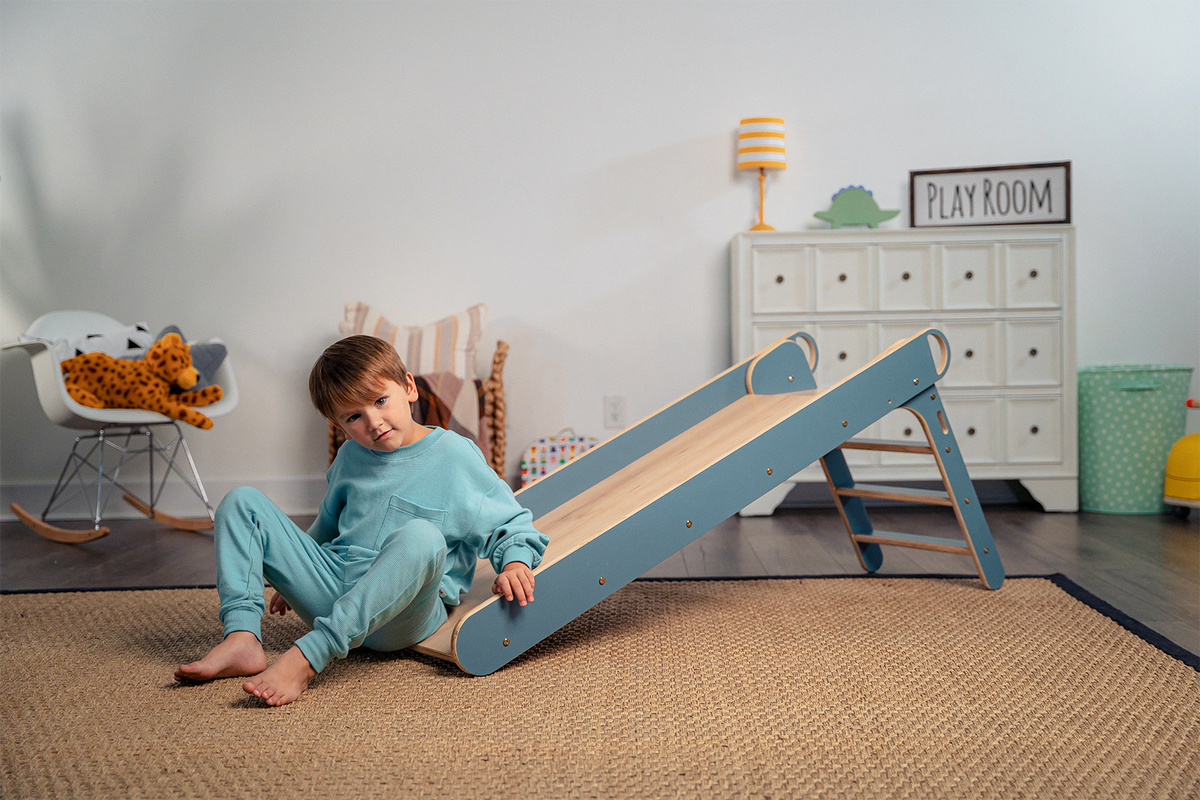 Avenlur Holland foldable toddler slide with climbing side