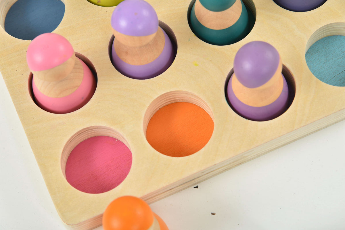 Avenlur rainbow wooden figures, a Montessori gift set