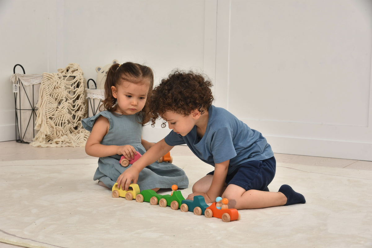 Avenlur wooden vehicle toys with rolling wheels